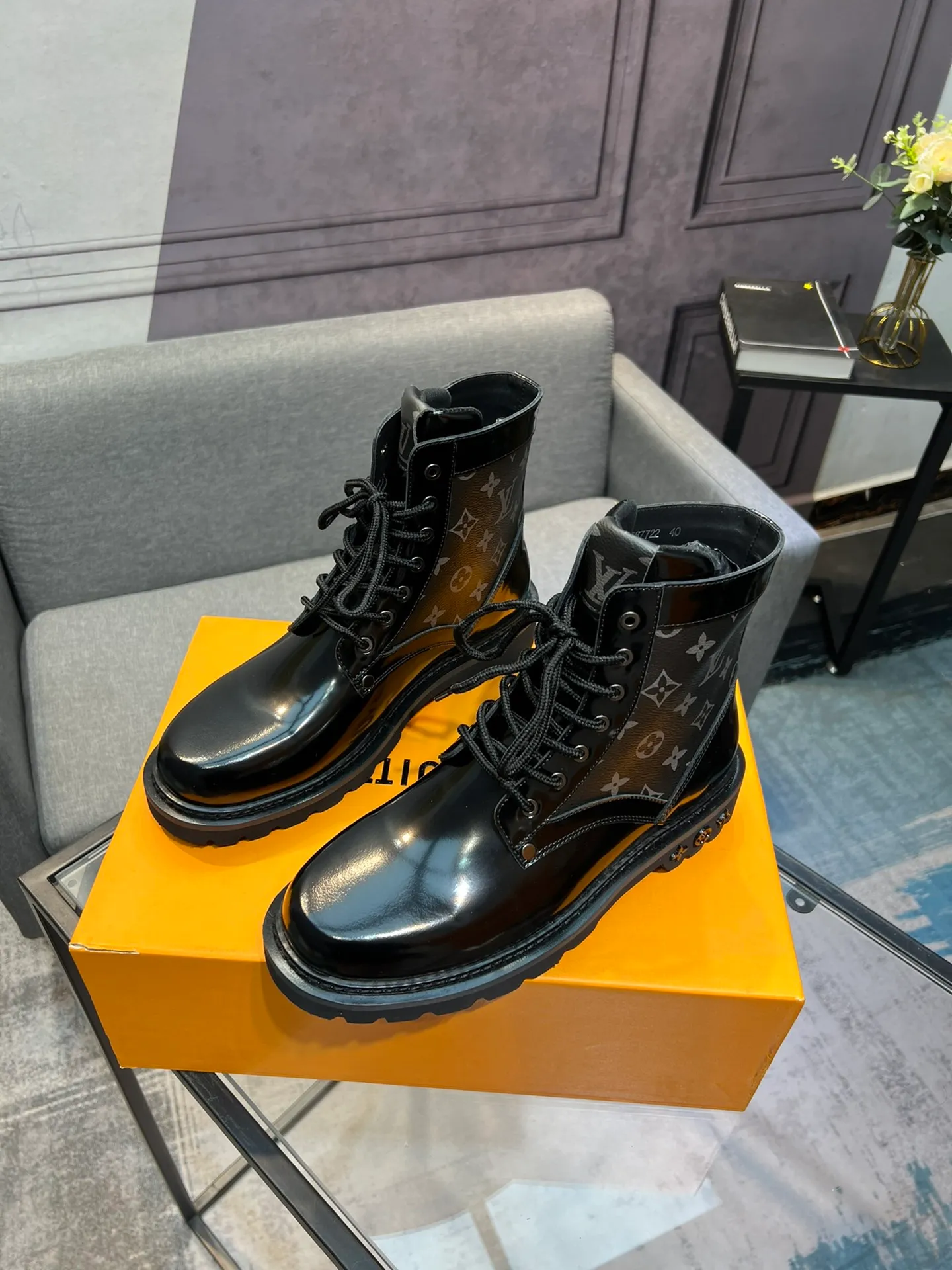 Men's shoes 💰920 L Home - the latest LV men's business casual boots, luxury and nobility are a must. They are all made of imported original first-layer cowhide, just to create a more comfortable wearing experience. ➕Top imported water-dyed full cow lining, original high wear-resistant outsole! 👏👏 Size: Male 39-44; (38 45 46 customized)